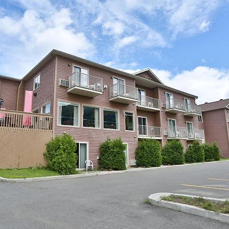Hotel Le Versailles Saint-Sauveur-des-Monts Exteriör bild